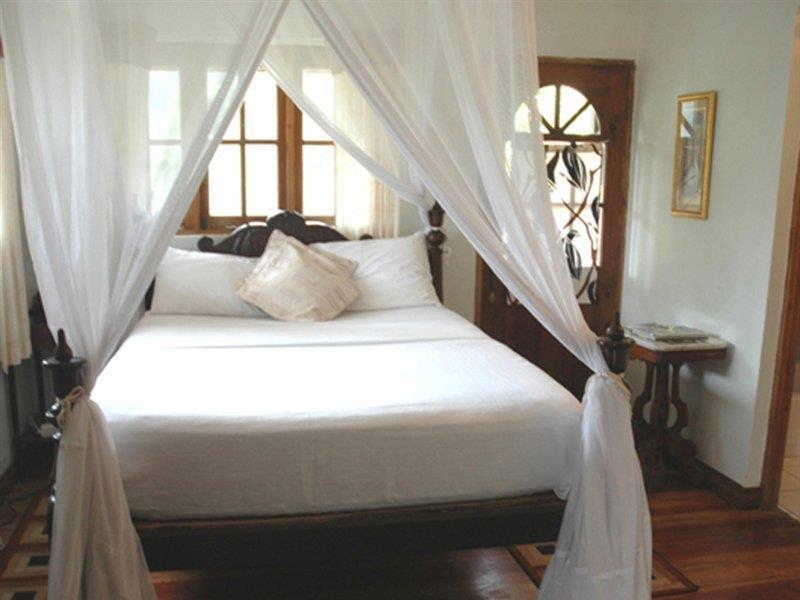 Forres Park Hotel Kingston Esterno foto